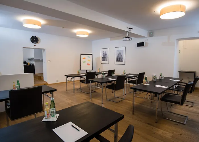 マリアヒルフ ホテル 3*