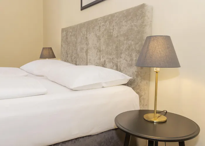 マリアヒルフ 3* グラーツ