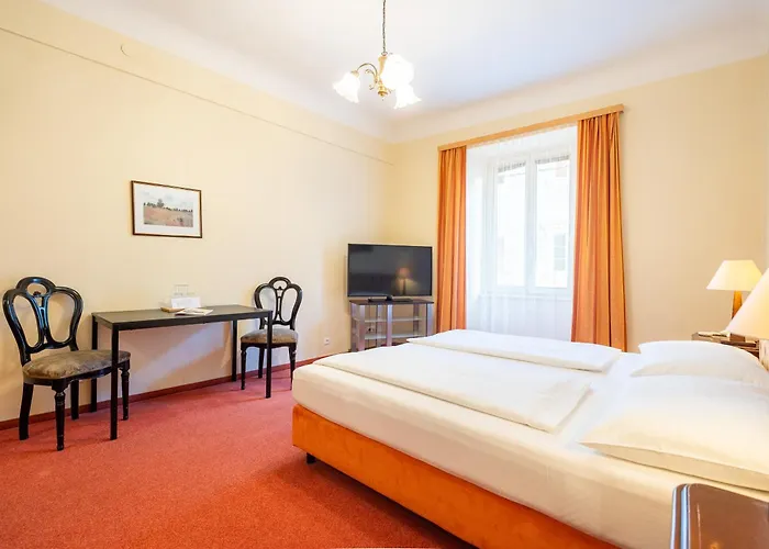 マリアヒルフ 3* グラーツ