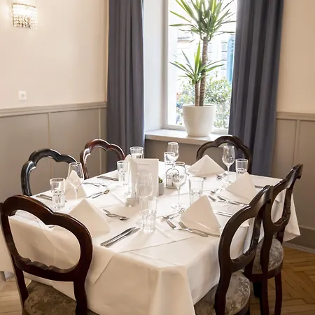 玛丽亚希尔费酒店