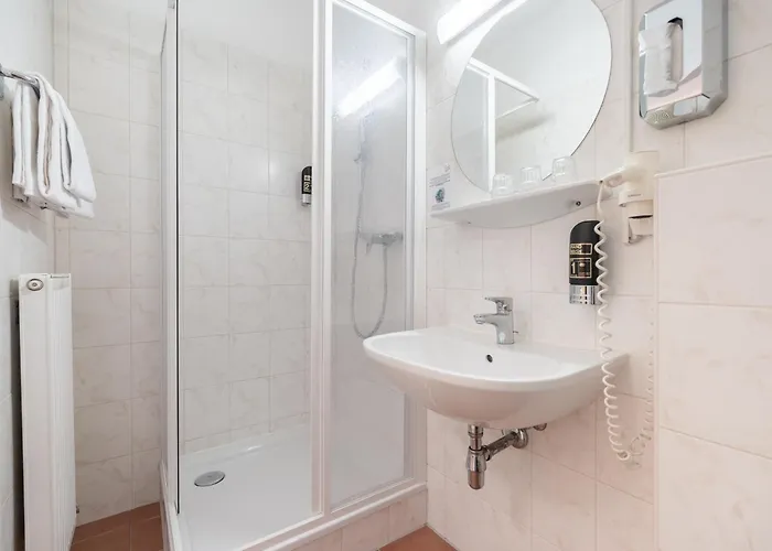 فندق مارياهيلف 3*